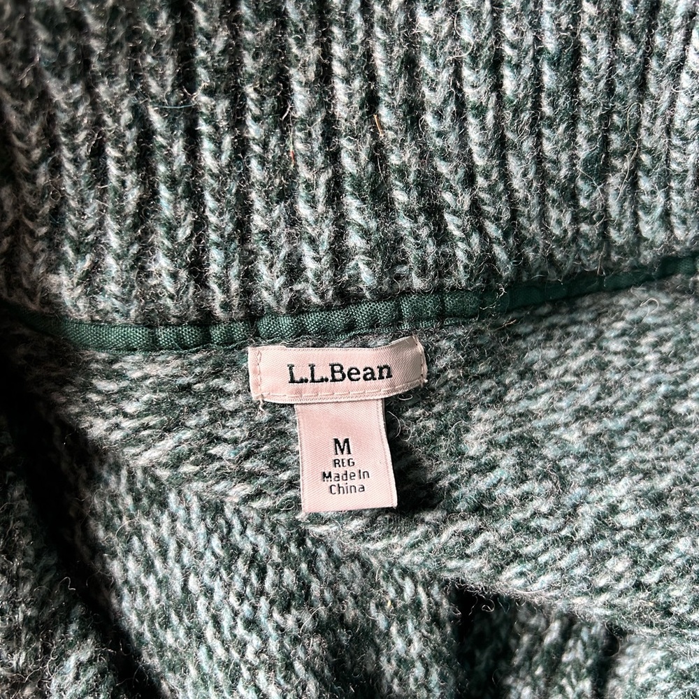 L.L. Bean Women’s Forest Green 100% Lambswool Sweater. Size M - Picture 3 of 7